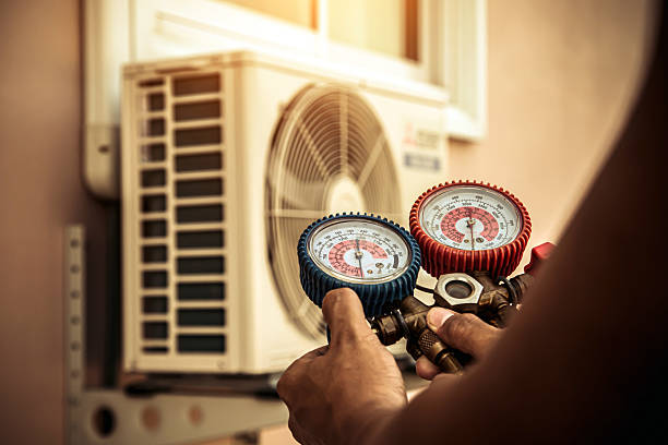 Professional Hvac technician working in Woodville, CA
